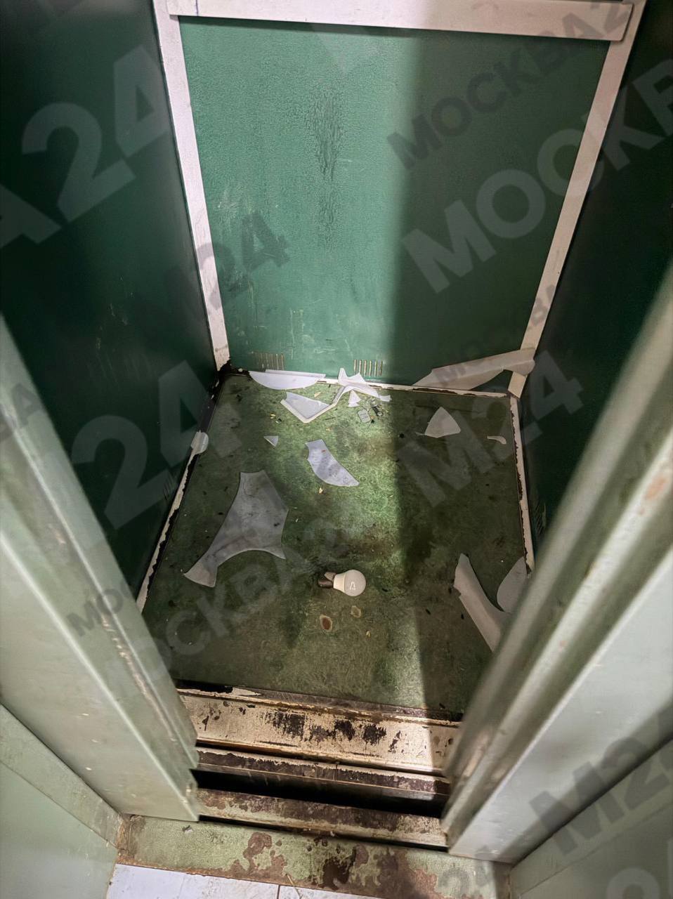 Жители многоэтажки в Щербинке остались без новогодней ёлки после адского ночного разгуляя пьяной компании Жители многоэтажки в Щербинке остались без новогодней ёлки после адского ночного разгуляя пьяной компании