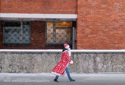Каждый десятый россиянин не собирается дарить новогодние подарки в этом году, показало исследование