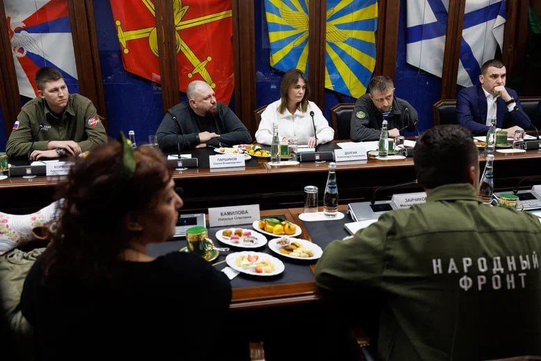 После встречи с военными корреспондентами министр обороны России провел встречу с волонтерами После встречи с военными корреспондентами министр обороны России провел встречу с волонтерами