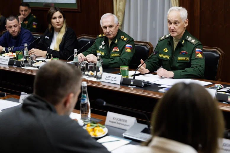 После встречи с военными корреспондентами министр обороны России провел встречу с волонтерами После встречи с военными корреспондентами министр обороны России провел встречу с волонтерами
