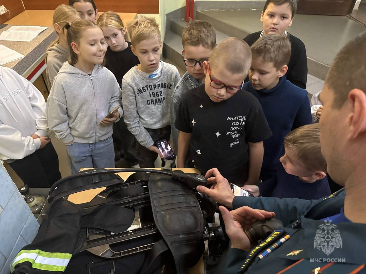 Юные гости в пожарной части Юные гости в пожарной части