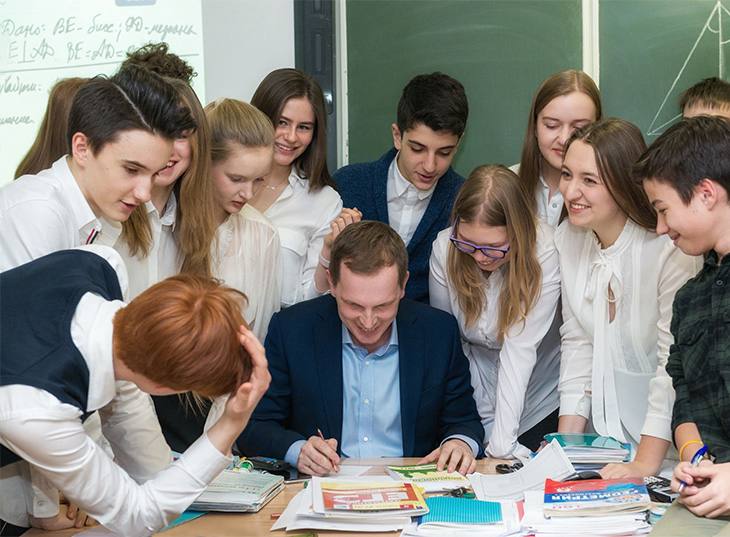 В системе образования намечается важный перелом – интерес школьников к получению рабочих профессий резко вырос В системе образования намечается важный перелом – интерес школьников к получению рабочих профессий резко вырос