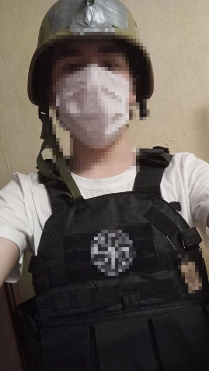 Школьник-убийца из Успенской школы в Подмосковье был приверженцем «деструктивного молодежного течения» — он мог изготовить самодельное взрывное устройство и планировать теракт, сообщают СМИ со ссылкой на силовиков