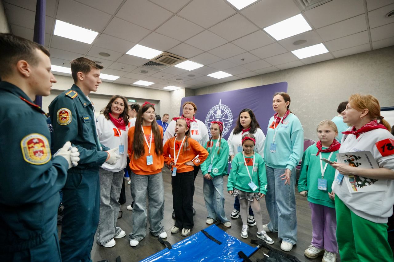 Одна большая семья. С 13 по 20 декабря проходит финал Всероссийского конкурса «Большая перемена» среди учеников 1-4 классов Одна большая семья. С 13 по 20 декабря проходит финал Всероссийского конкурса «Большая перемена» среди учеников 1-4 классов