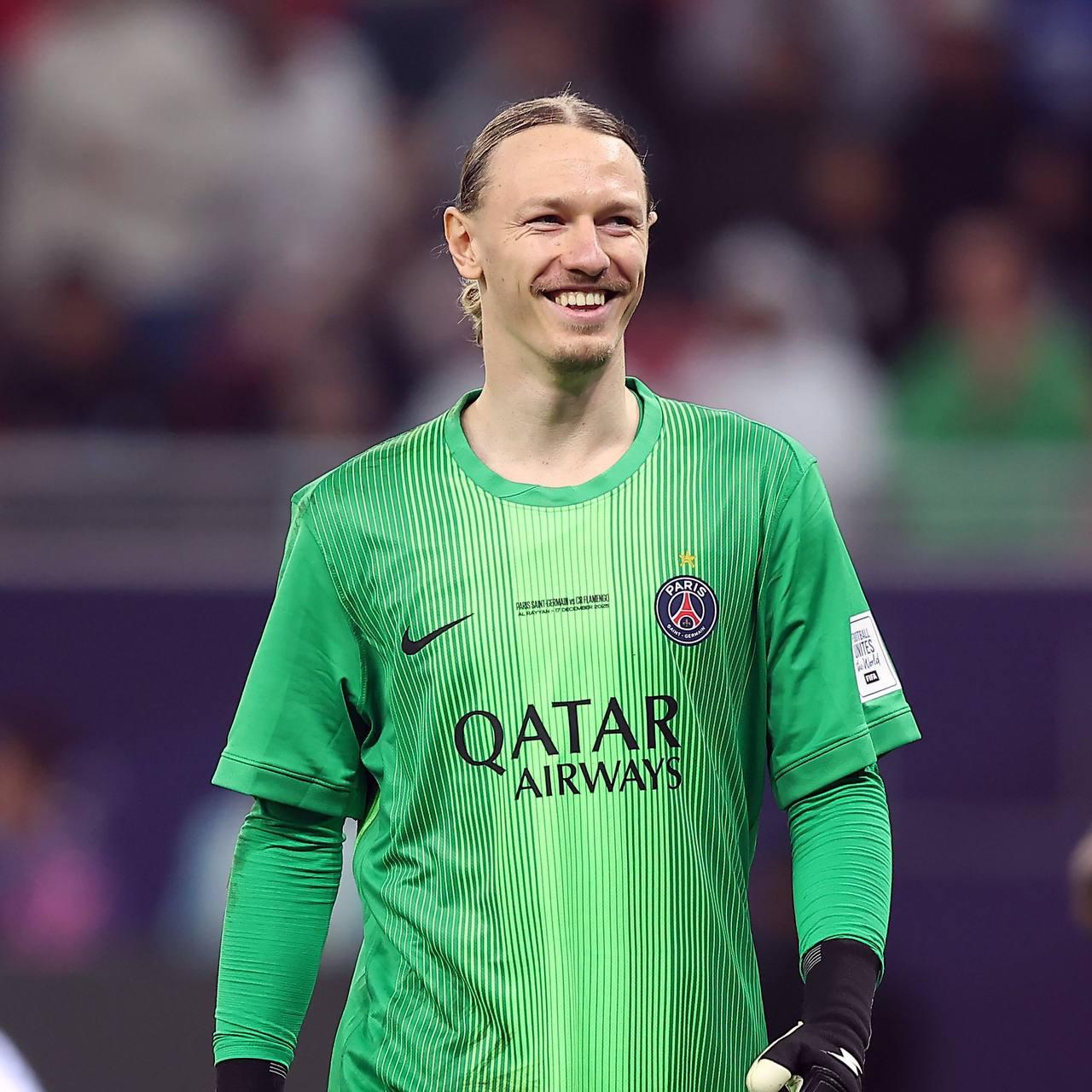 Четыре пенальти подряд отбил российский вратарь Матвей Сафонов и принёс трофей своему "ПСЖ"!