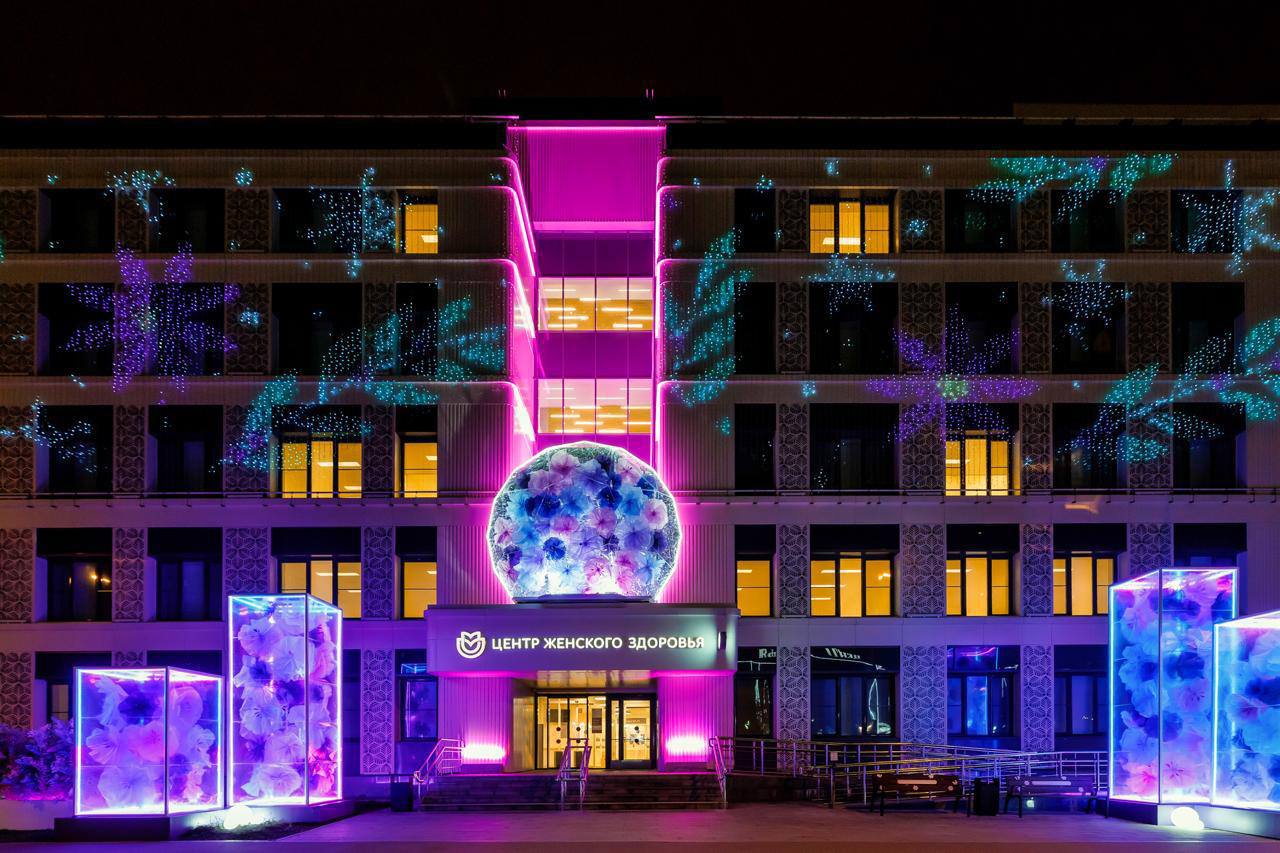 Сказочный зимний сад ожил на фасадах Центров женского здоровья!