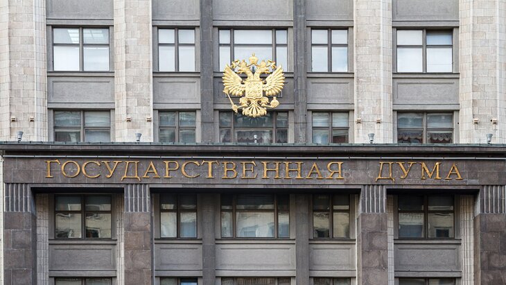 Герб России официально дополнили крестами, законопроект приняла Госдума