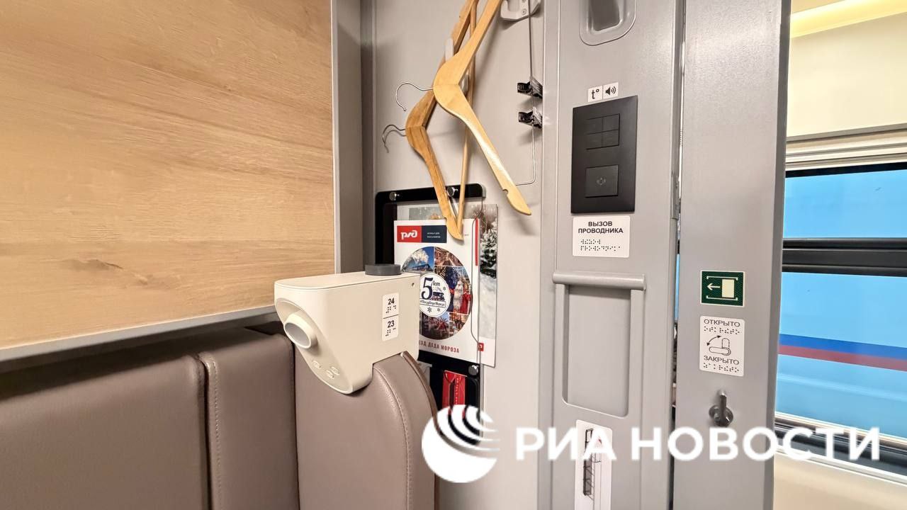 РЖД презентовали обновленный поезд "Красная стрела", который курсирует между Москвой и Петербургом РЖД презентовали обновленный поезд "Красная стрела", который курсирует между Москвой и Петербургом