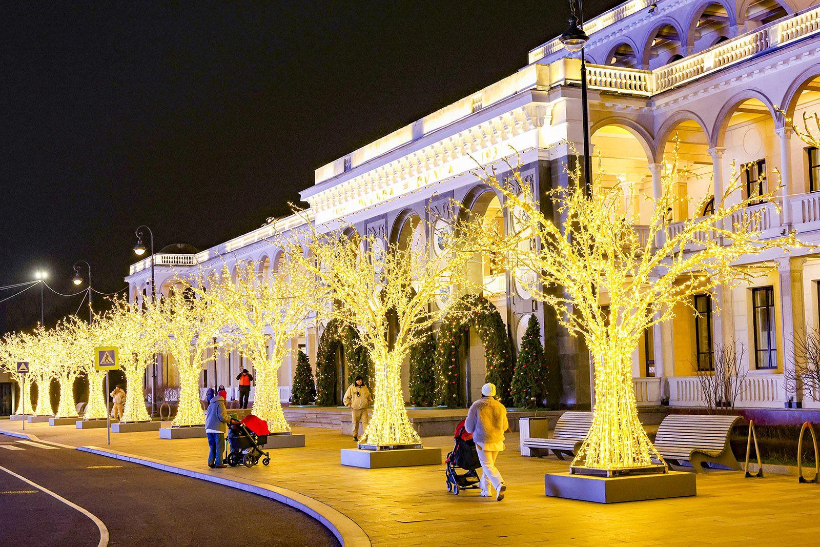 Северный и Южный речные вокзалы Москвы украсили сказочными фрегатами с подарками Северный и Южный речные вокзалы Москвы украсили сказочными фрегатами с подарками