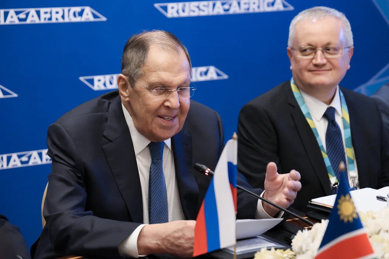 19 декабря в Каире «на полях» Второй министерской конференции Форума партнёрства #РоссияАфрика C.В.Лавров встретился с Министром международных отношений и торговли Республики Намибии С.Ашипалой-Мусавьи 19 декабря в Каире «на полях» Второй министерской конференции Форума партнёрства #РоссияАфрика C.В.Лавров встретился с Министром международных отношений и торговли Республики Намибии С.Ашипалой-Мусавьи