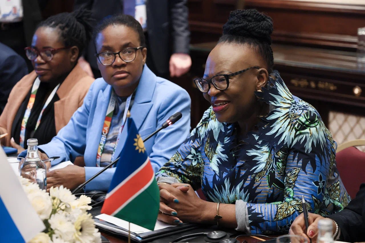 19 декабря в Каире «на полях» Второй министерской конференции Форума партнёрства #РоссияАфрика C.В.Лавров встретился с Министром международных отношений и торговли Республики Намибии С.Ашипалой-Мусавьи 19 декабря в Каире «на полях» Второй министерской конференции Форума партнёрства #РоссияАфрика C.В.Лавров встретился с Министром международных отношений и торговли Республики Намибии С.Ашипалой-Мусавьи