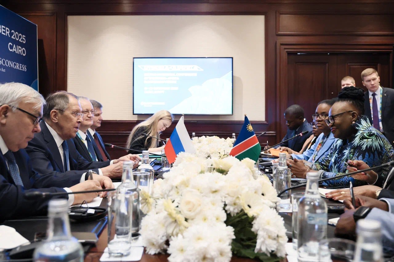 19 декабря в Каире «на полях» Второй министерской конференции Форума партнёрства #РоссияАфрика C.В.Лавров встретился с Министром международных отношений и торговли Республики Намибии С.Ашипалой-Мусавьи 19 декабря в Каире «на полях» Второй министерской конференции Форума партнёрства #РоссияАфрика C.В.Лавров встретился с Министром международных отношений и торговли Республики Намибии С.Ашипалой-Мусавьи