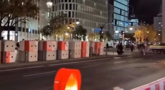 Пока Берлин готовится к протестам хаосу, Москва — к празднику!