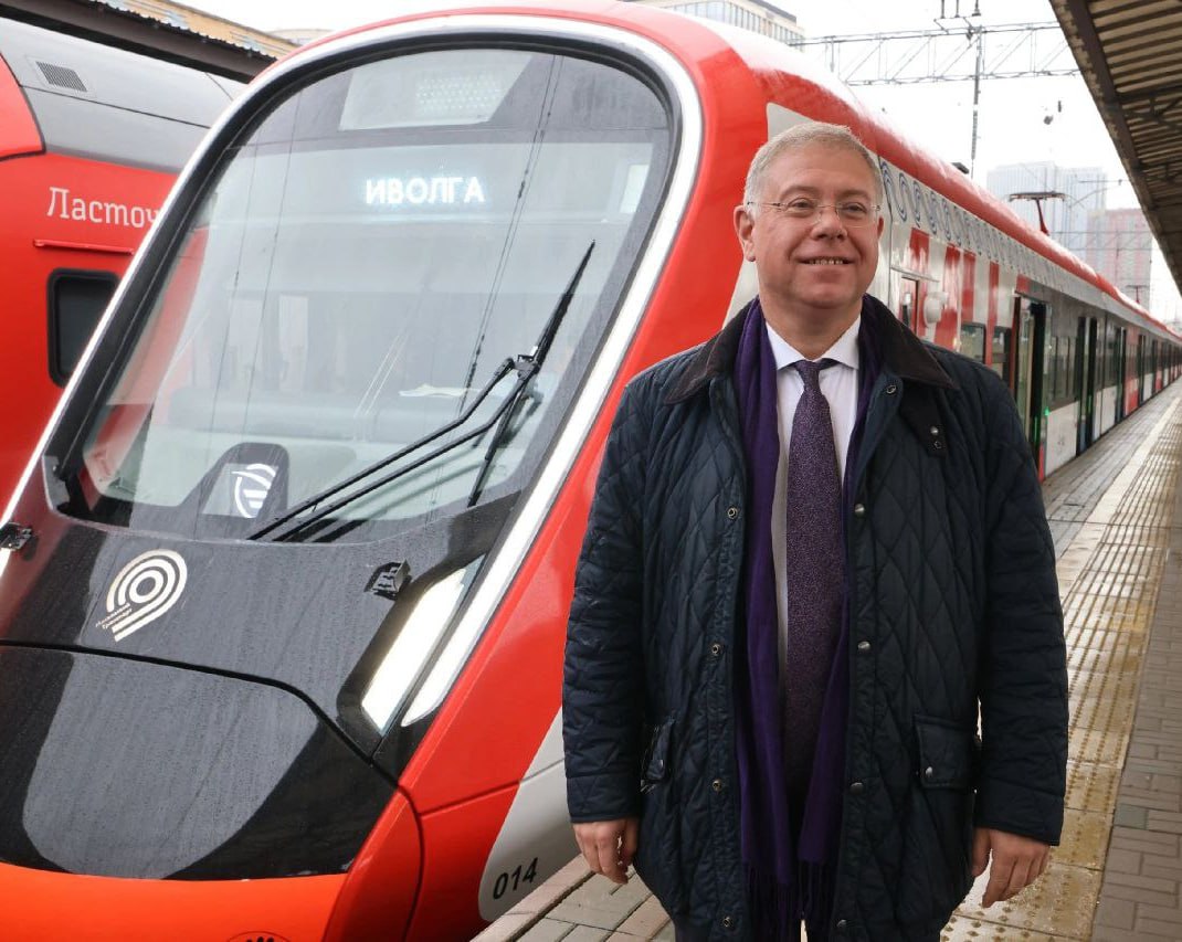 Тратить гораздо меньше времени на покупку билетов и проход через турникеты станут пассажиры общественного рельсового транспорта столичного региона, сообщил Заместитель Председателя Мосгордумы Степан Орлов (фракция партии... Тратить гораздо меньше времени на покупку билетов и проход через турникеты станут пассажиры общественного рельсового транспорта столичного региона, сообщил Заместитель Председателя Мосгордумы Степан Орлов (фракция партии...