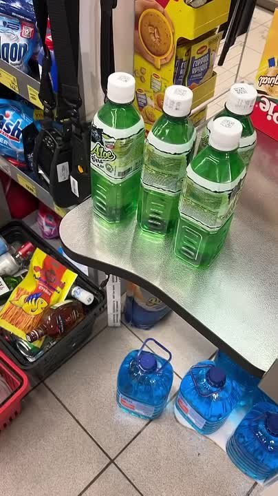 Ребенок едва не отравился ацетоном, глотнув лимонад марки «Aloe Vera», купленный в магазине «Магнит» в Новой Москве, пишут Telegram-каналы «Mash» и «112»
