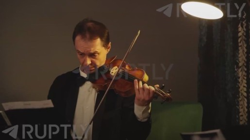 В преддверии Нового года в Москве появилось новое «место силы» для влюбленных: столичные пары впервые сыграли свадьбу