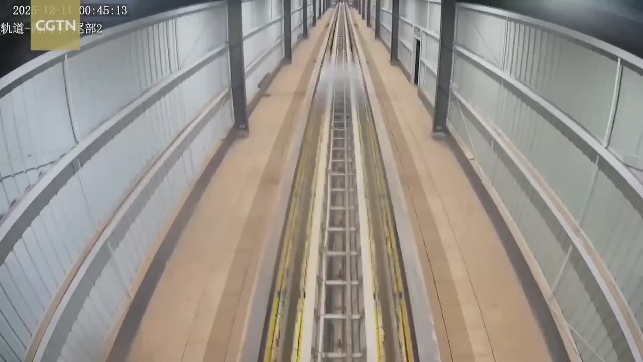 В Китае экспериментальный вагон-платформа на магнитной тяге разогнался до 700 км/ч всего за 2 секунды!