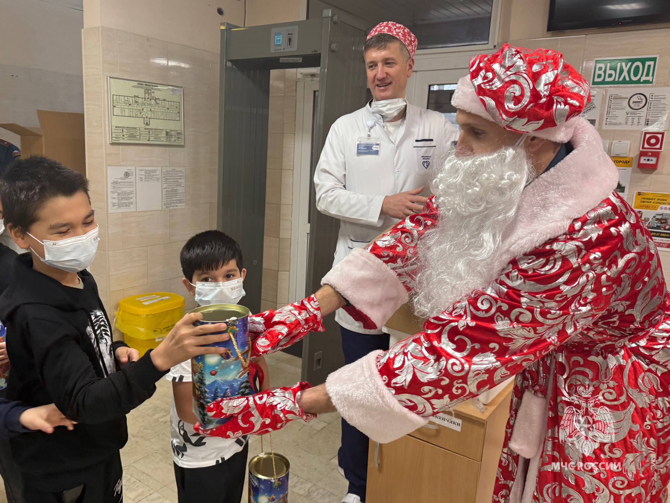 Новогодняя сказка от пожарного Деда Мороза Новогодняя сказка от пожарного Деда Мороза