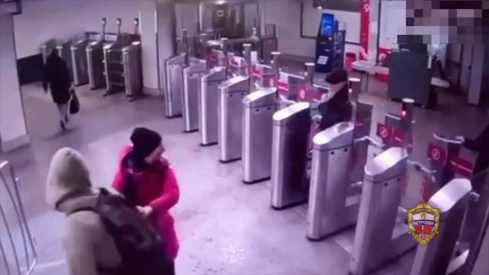 Безбилетник облил девушку горячим шоколадом за попытку остановить его