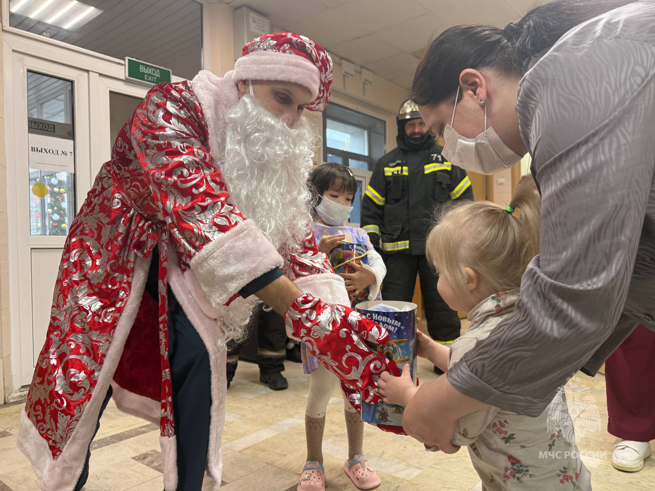 Новогодняя сказка от пожарного Деда Мороза Новогодняя сказка от пожарного Деда Мороза
