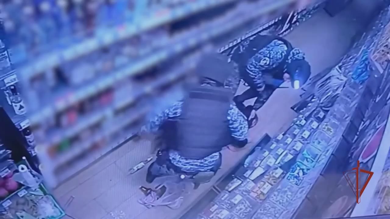 В детстве многие хотели оказаться в супермаркете ночью и наестся, чего душа пожелает