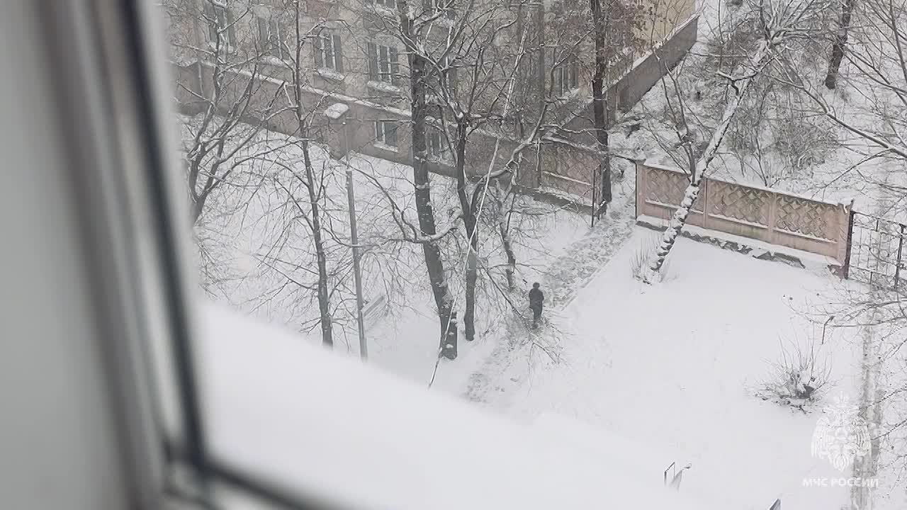 Проводишь все выходные на диване