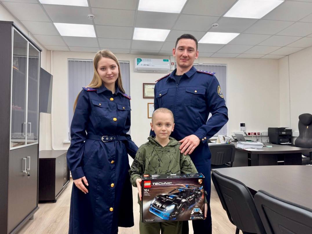 Сотрудники Мещанского межрайонного следственного отдела приняли участие во Всероссийской акции «Ёлка желаний»