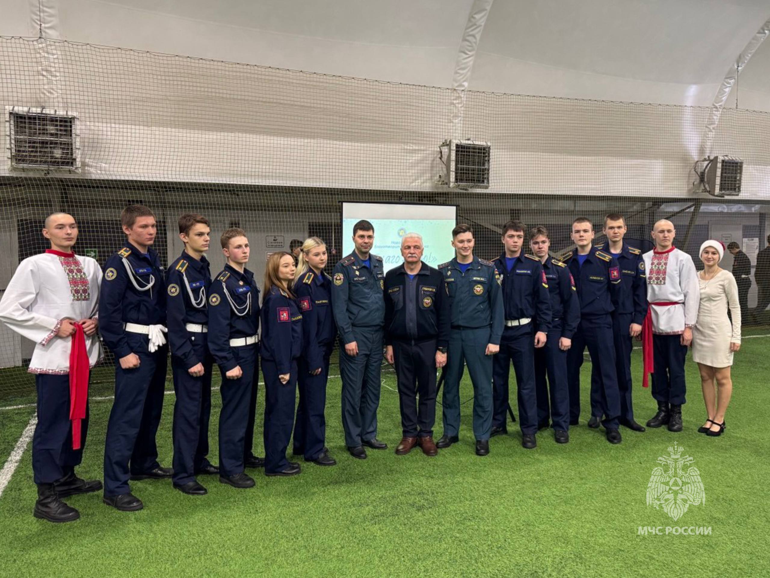 Будущее в МЧС России. Начальник 38 ПСЧ Управления по ЮЗАО ГУ МЧС России по г. Москве Павел Савченко принял участие в ярмарке вакансий, организованной на базе Технического пожарно-спасательного колледжа имени Героя Российской... Будущее в МЧС России. Начальник 38 ПСЧ Управления по ЮЗАО ГУ МЧС России по г. Москве Павел Савченко принял участие в ярмарке вакансий, организованной на базе Технического пожарно-спасательного колледжа имени Героя Российской...