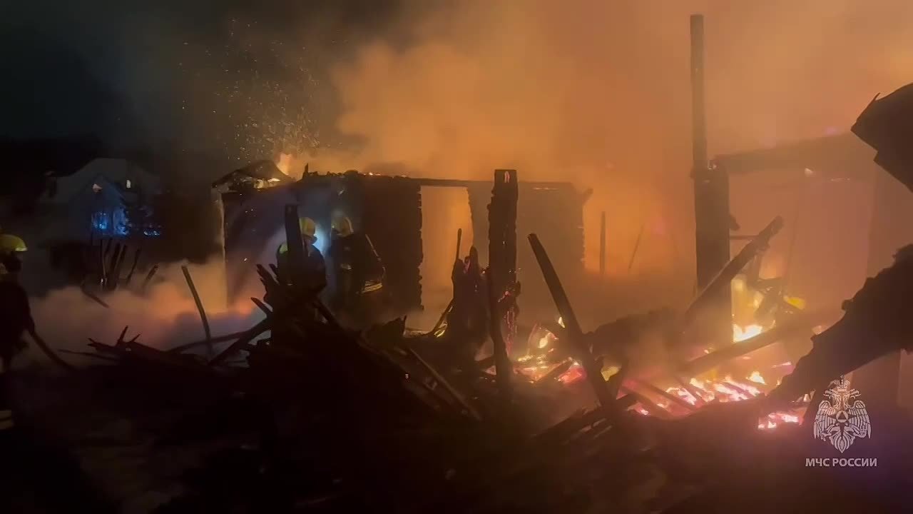 Столичные огнеборцы ликвидируют пожар в Новой Москве