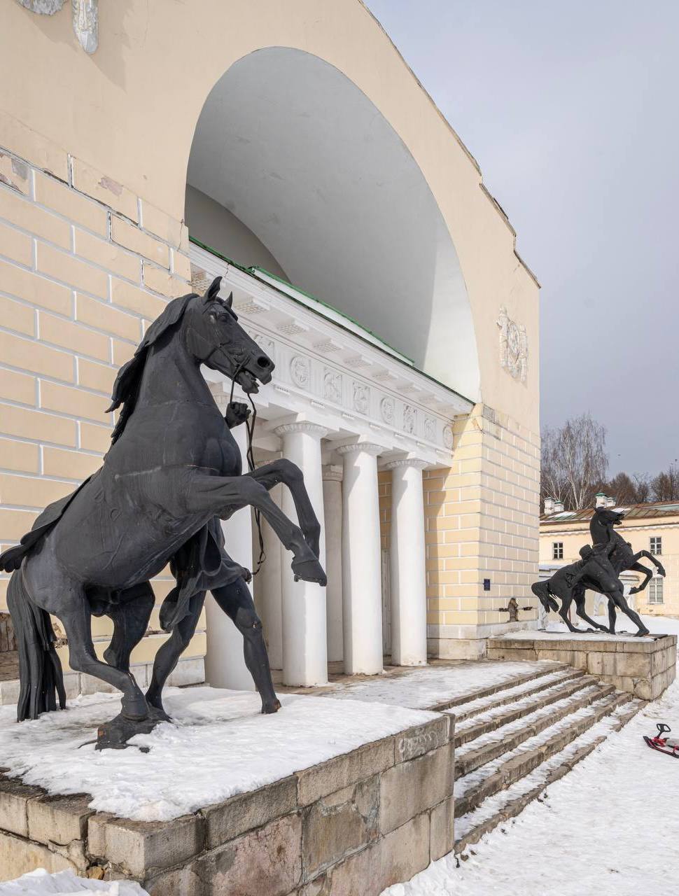 В год Лошади предлагаю вашему вниманию скульптурно-архитектурную подборку на улицах Москвы, связанную с этими прекрасными животными: В год Лошади предлагаю вашему вниманию скульптурно-архитектурную подборку на улицах Москвы, связанную с этими прекрасными животными: