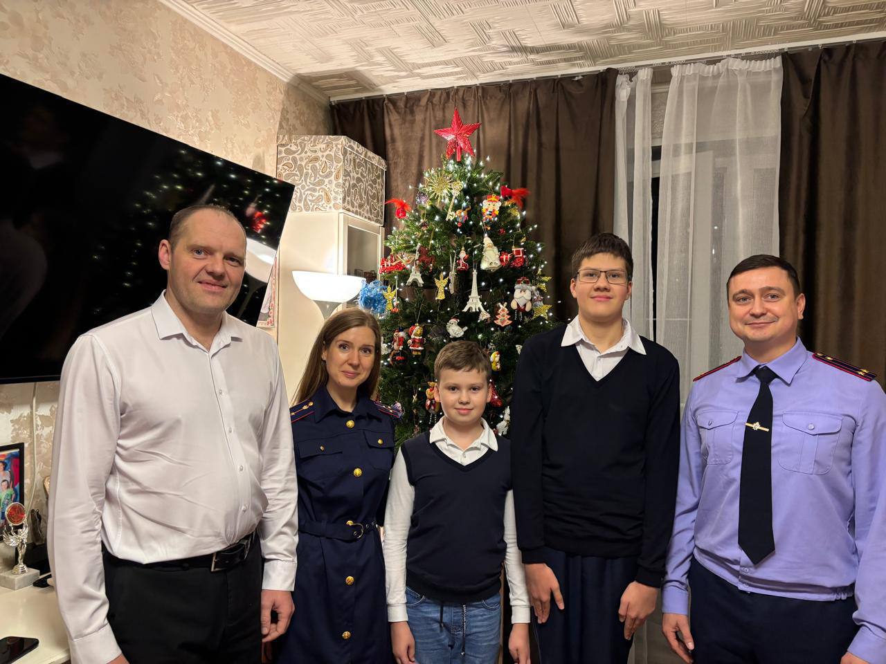 Сотрудники следственного управления по Южному административному округу приняли участие во Всероссийской акции «Ёлка желаний»