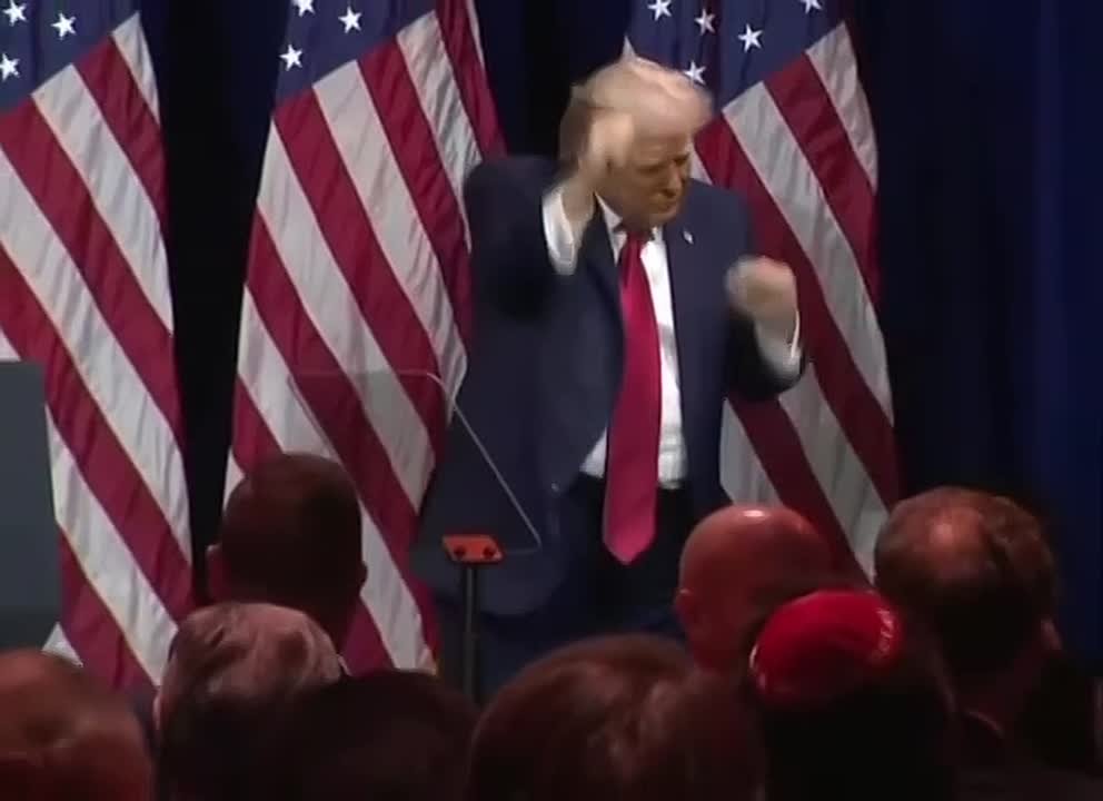 Никогда так не делайте: Трамп рассказал всему свету, что его жена ненавидит ЭТОТ танец и всё равно исполнил его под конец своего выступления перед республиканцами