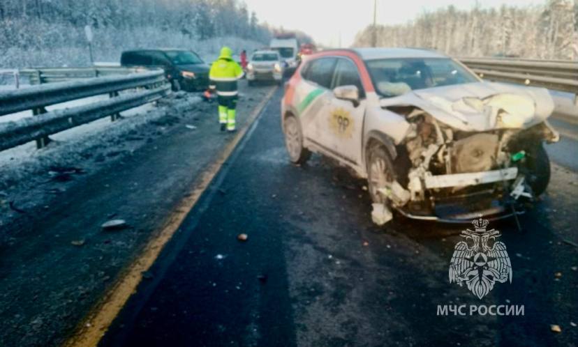 Цепь аварий на трассе М-11 парализовала движение