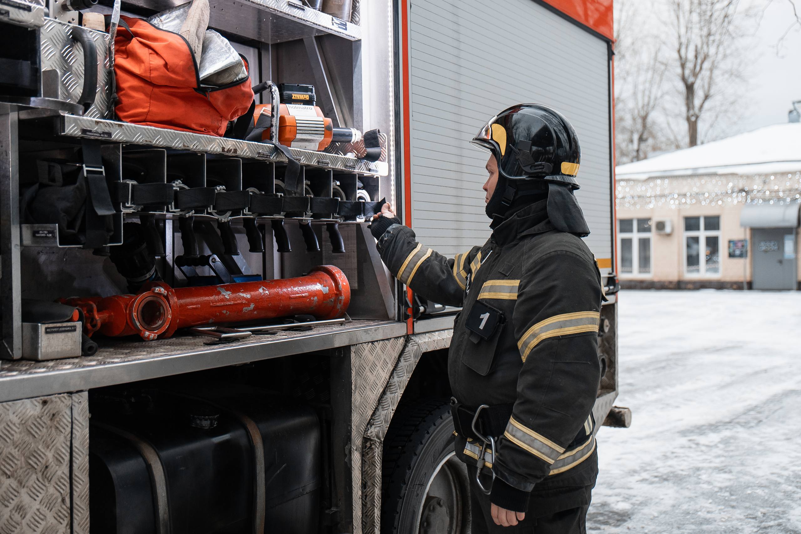 Зима в Москве. В Новослободском парке на площадке «Зима в Москве» прошло мероприятие «Герои в действии» Зима в Москве. В Новослободском парке на площадке «Зима в Москве» прошло мероприятие «Герои в действии»