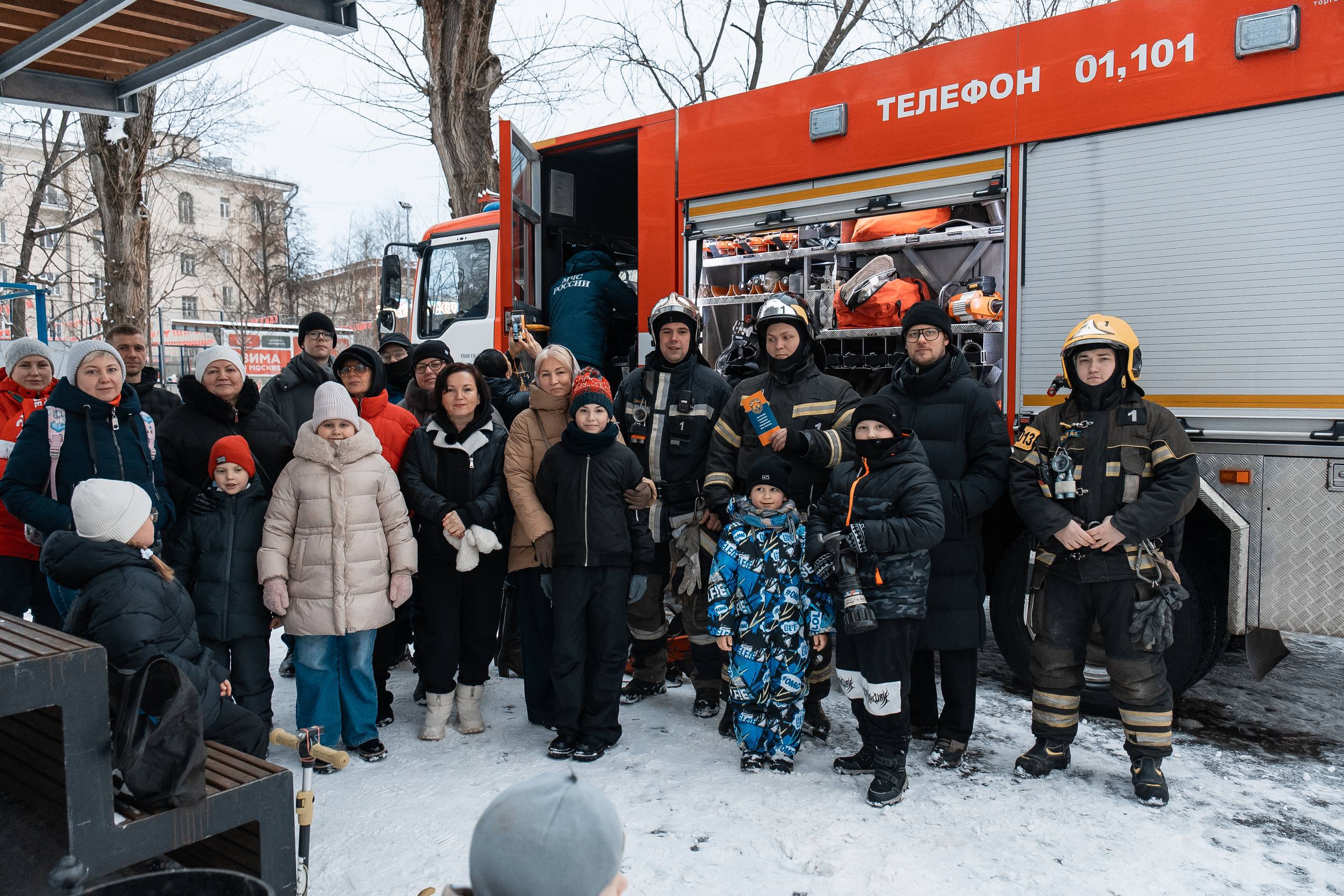 Зима в Москве. В Новослободском парке на площадке «Зима в Москве» прошло мероприятие «Герои в действии» Зима в Москве. В Новослободском парке на площадке «Зима в Москве» прошло мероприятие «Герои в действии»
