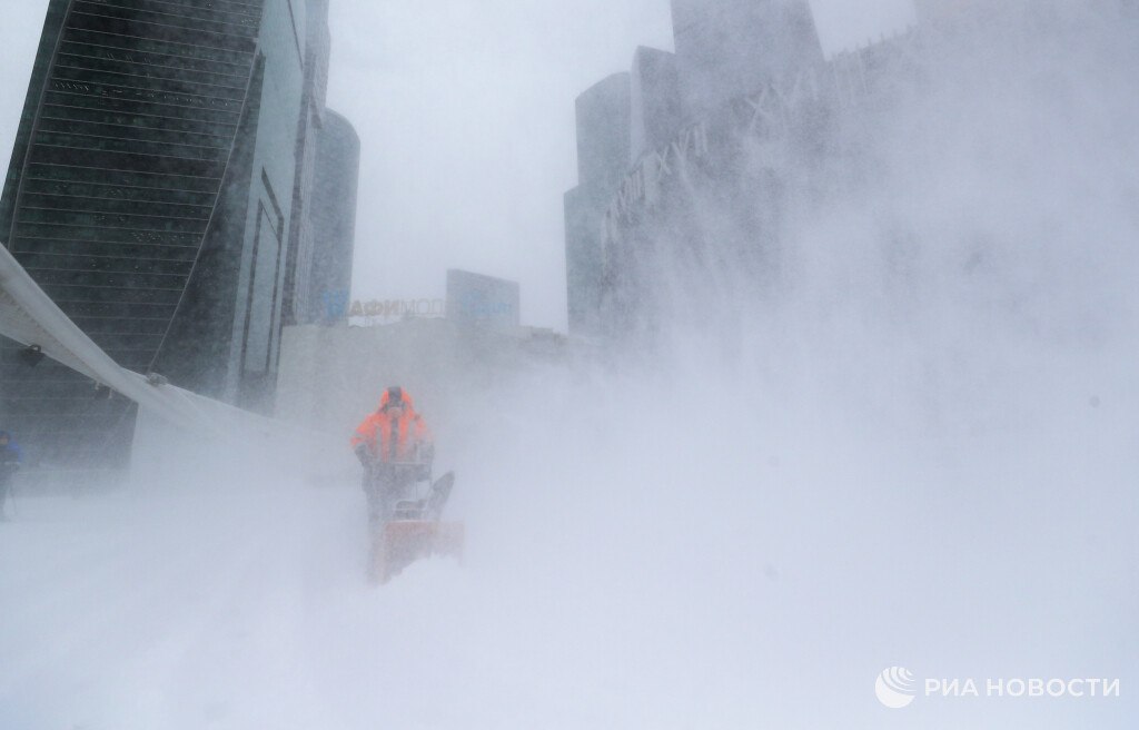 Мощный снегопад и сильный ветер ожидаются в Москве в ближайшие двое суток