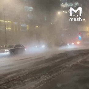 Циклон "Фрэнсис" ворвался в Москву — город засыпает, дороги и аэропорты стоят