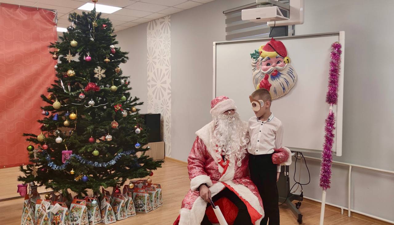 Полицейский Дед Мороз» навестил воспитанников центра «Берег надежды» Полицейский Дед Мороз» навестил воспитанников центра «Берег надежды»