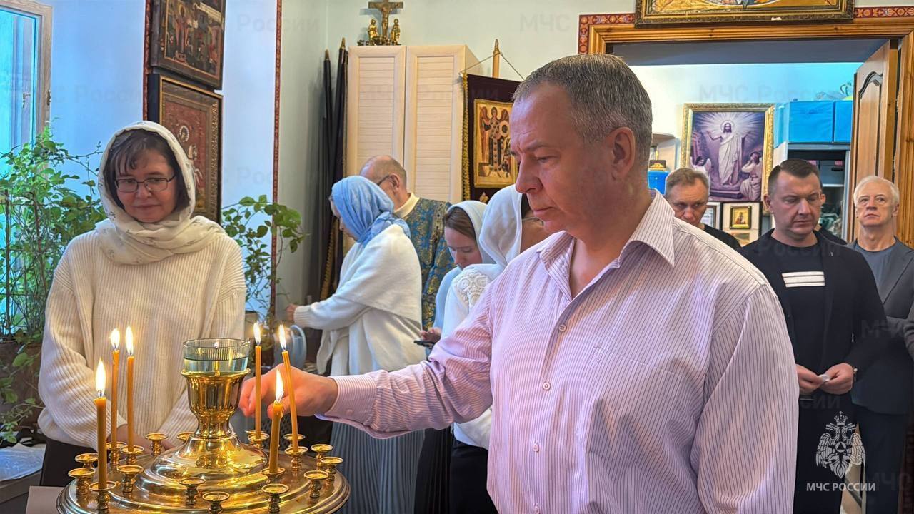 В храме-часовне иконы Божией Матери «Неопалимая купина» прошло Рождественское Богослужение