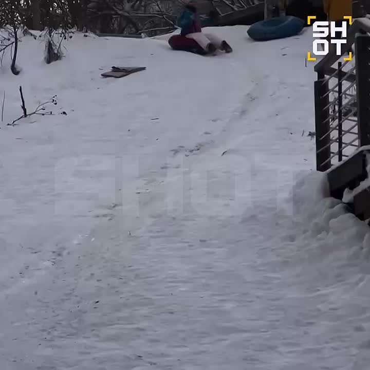 Москвичка сломала поясничный позвонок, катаясь на ватрушке в Новый год