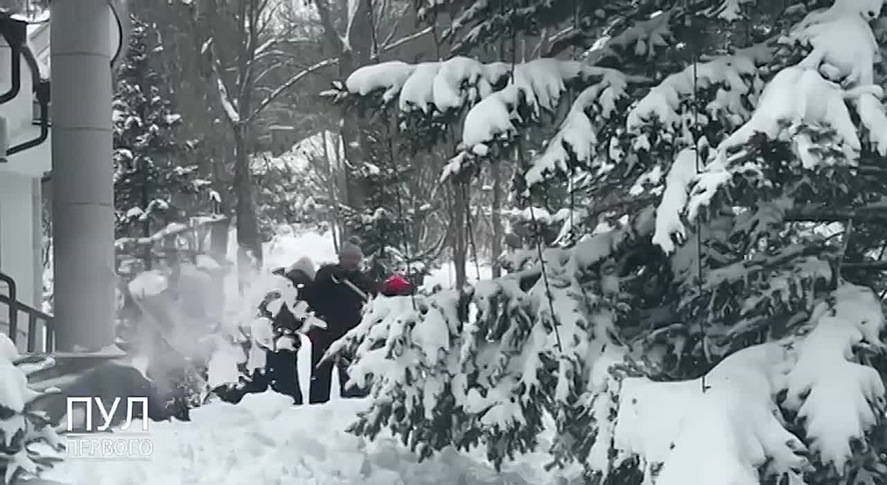 Беларусь тоже утопает в сугробах