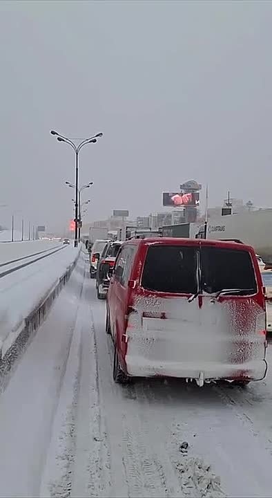 МКАД встал из-за снегопада