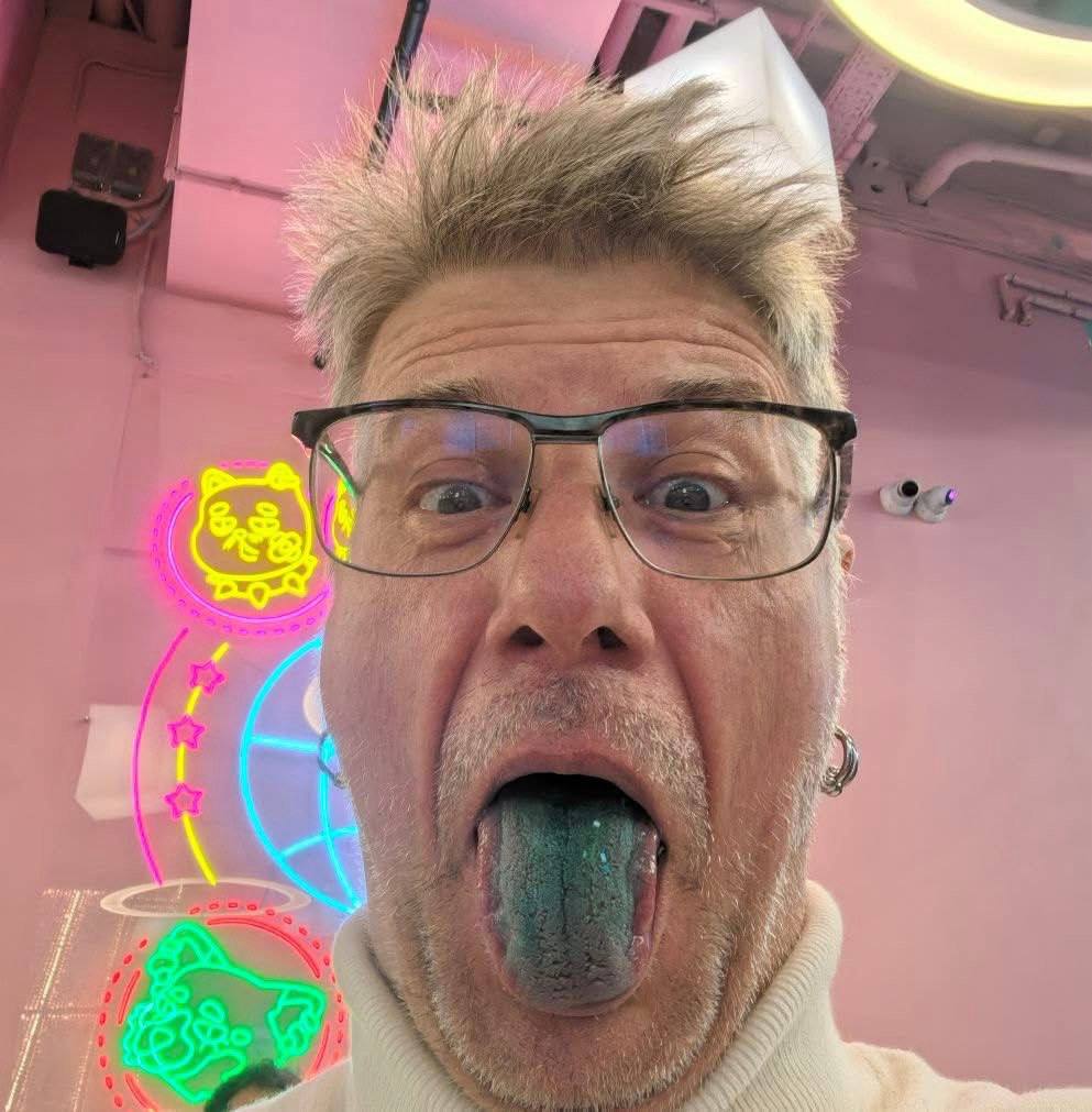 Сергей Карнаухов: Опять порно-экспозиция, выставленная в самом центре Москвы, на Поварской улице Сергей Карнаухов: Опять порно-экспозиция, выставленная в самом центре Москвы, на Поварской улице