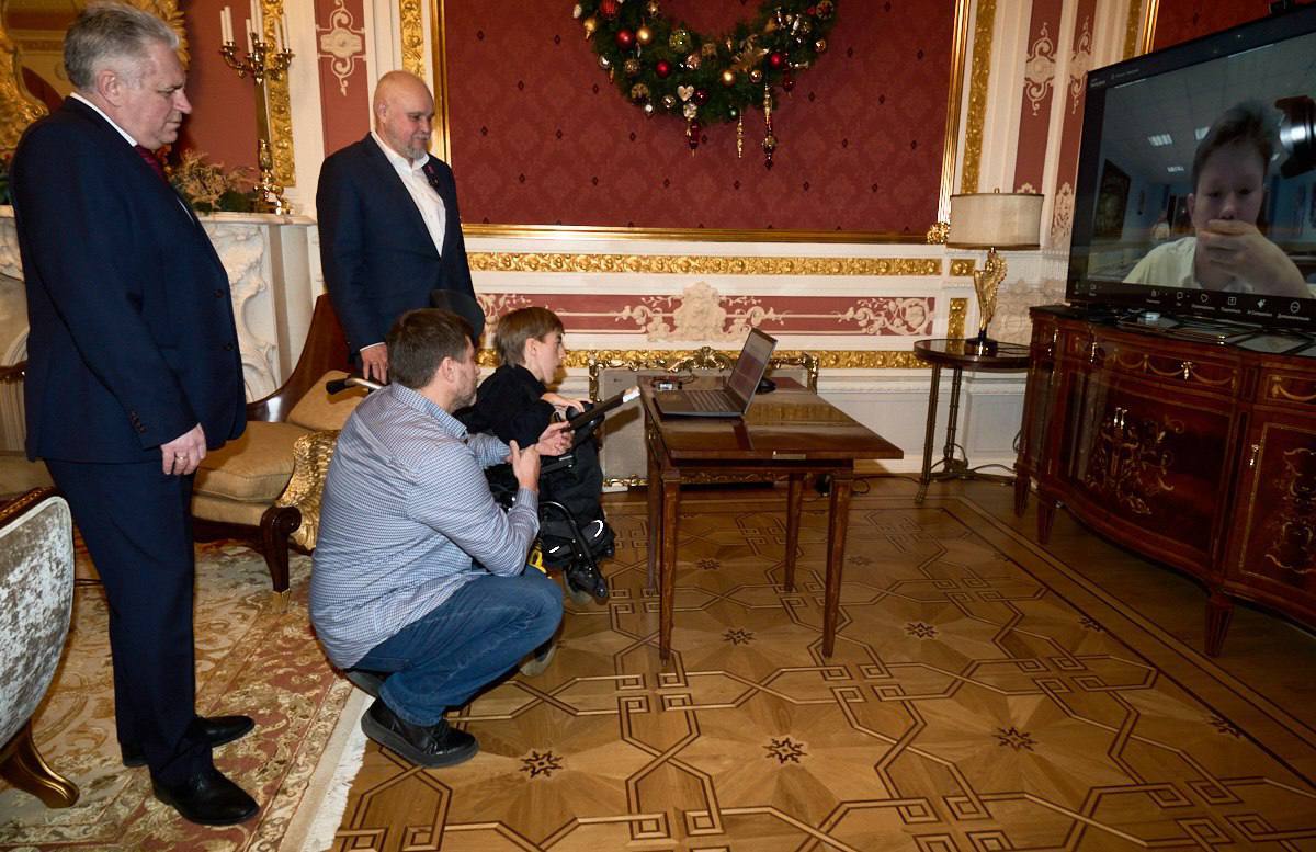 Сергей Цивилев подарил шахматы мальчику из подмосковного Домодедова Сергей Цивилев подарил шахматы мальчику из подмосковного Домодедова