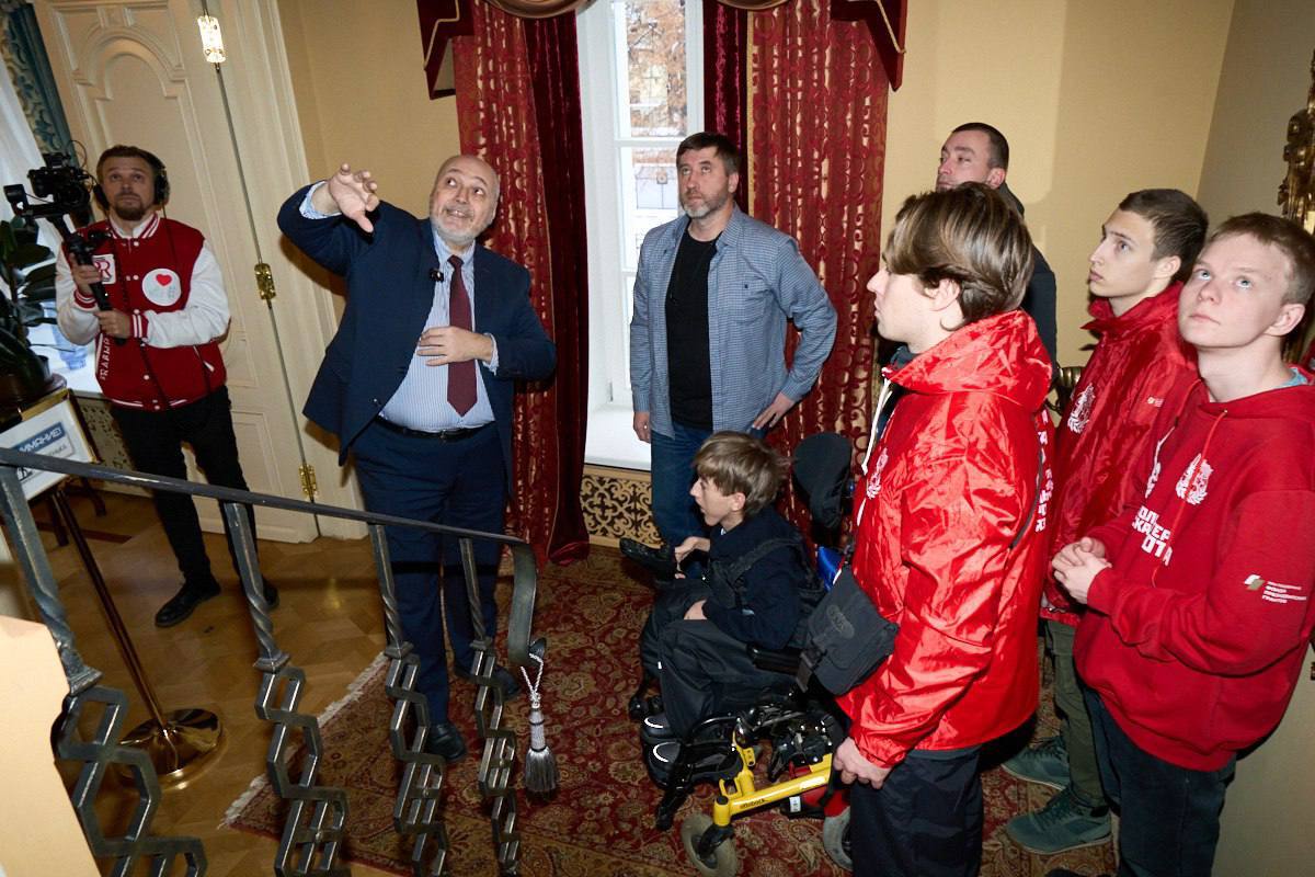 Сергей Цивилев подарил шахматы мальчику из подмосковного Домодедова Сергей Цивилев подарил шахматы мальчику из подмосковного Домодедова