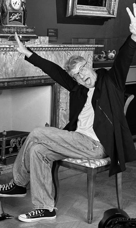 Сергей Карнаухов: Опять порно-экспозиция, выставленная в самом центре Москвы, на Поварской улице Сергей Карнаухов: Опять порно-экспозиция, выставленная в самом центре Москвы, на Поварской улице