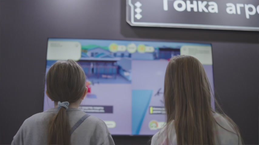 Министр сельского хозяйства Оксана Лут посетила Город профессий АПК «Я в Агро», открывшийся в Тимирязев центре в Москве