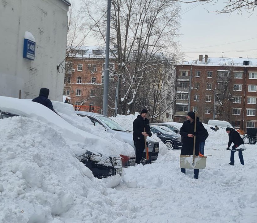 Не жаловались, а убрали сами