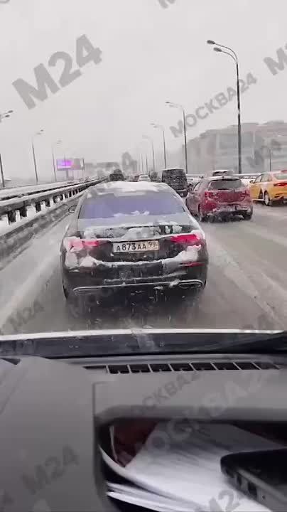 �������� Mercedes ������� �� ��������� ������ ������ � �������� �� �������������� ����� � ����� �� ������ ���������