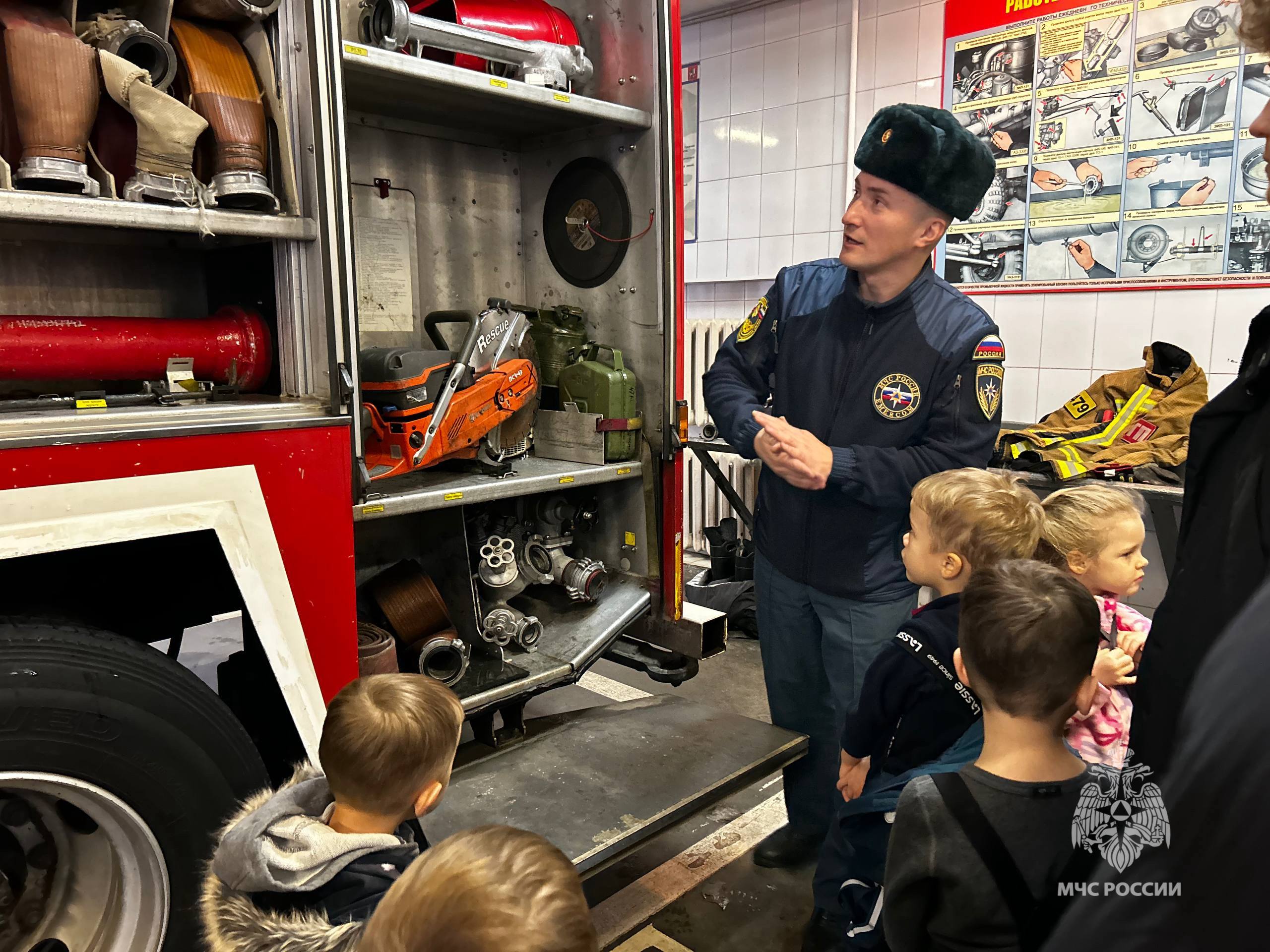 Знакомство с профессией: 47 пожарная часть встречает гостей Знакомство с профессией: 47 пожарная часть встречает гостей